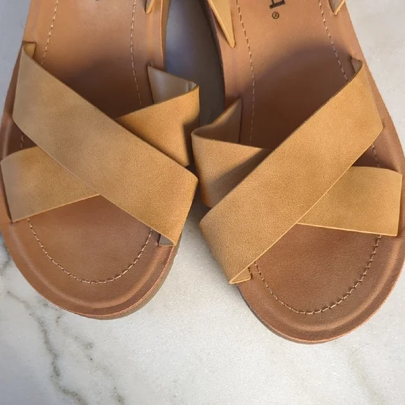 Soda Camel Sandals Size 7 - Picture 3 of 9